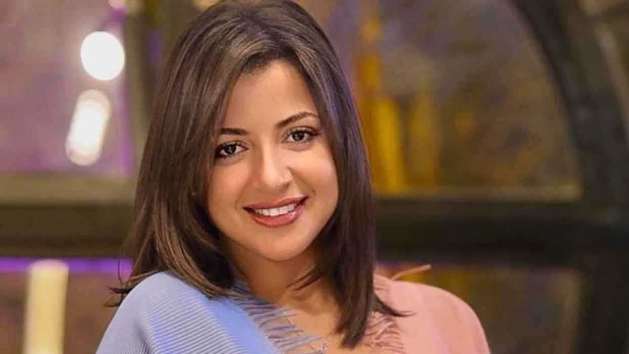 بعد ظهورها في المستشفى.. تفاصيل الحالة الصحية لمنى فاروق | إرم نيوز