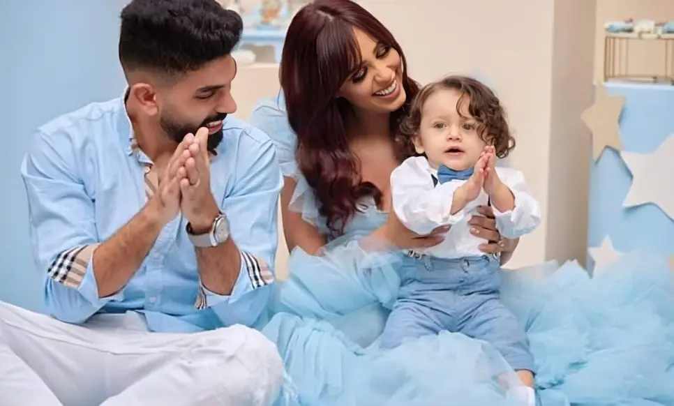 رنا سماحة وسامر أبوطالب ونجلهما