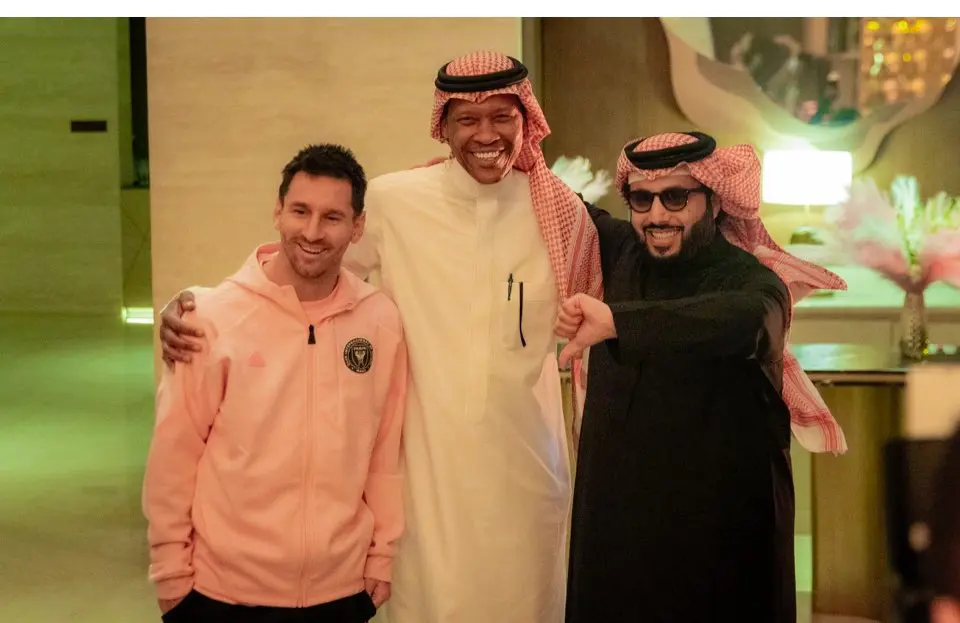 ليونيل ميسي مع تركي آل الشيخ ومحمد الدعيع