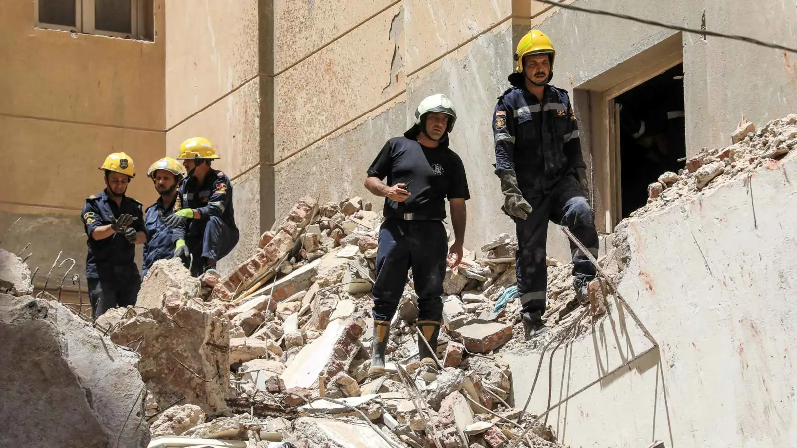 دون إصابات.. انهيار عقارين يثير الفزع بمنطقة مصر القديمة