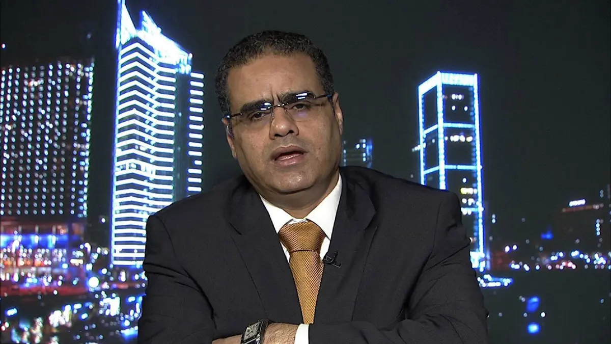 المستشار الإعلامي للمندوبية الليبية بالقاهرة يستقيل ويعلن تأييده للجيش