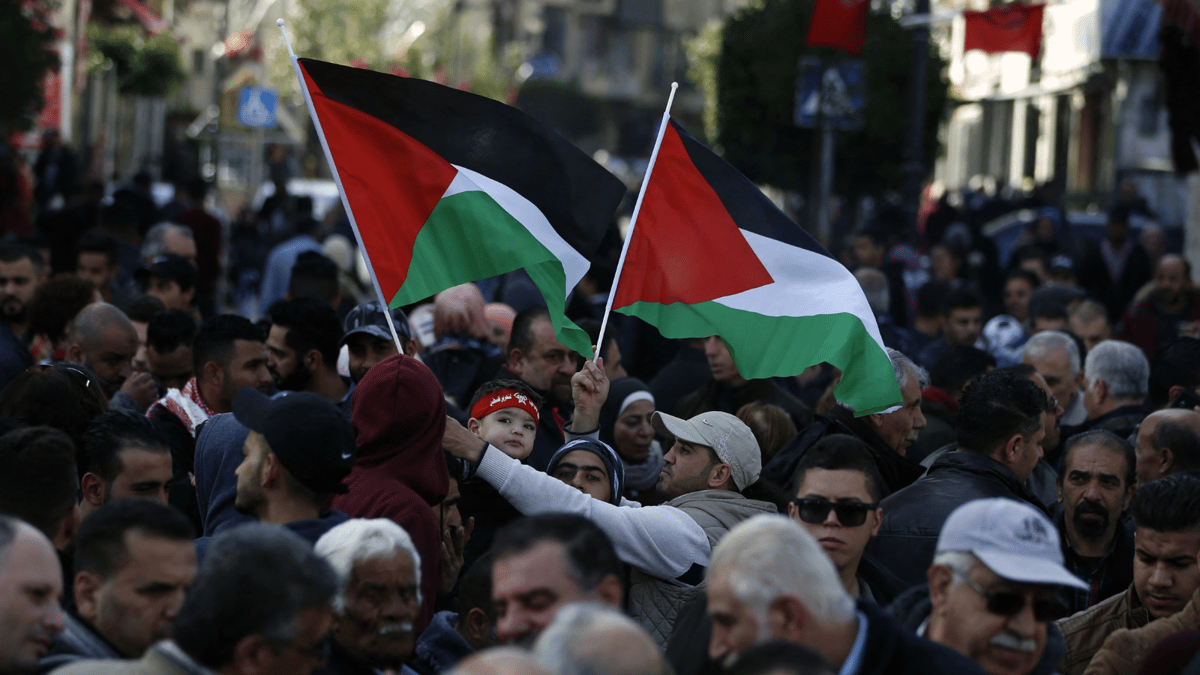 "فورن أفيرز": دعم السلطة الفلسطينية مدخل لحكم أفضل في غزة ما بعد الحرب
