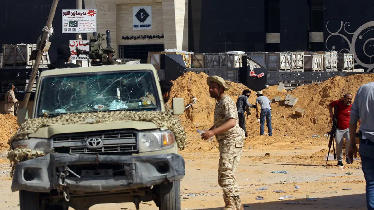 عناصر مسلحة تداهم منازل بحي سوق الأحد في ترهونة الليبية