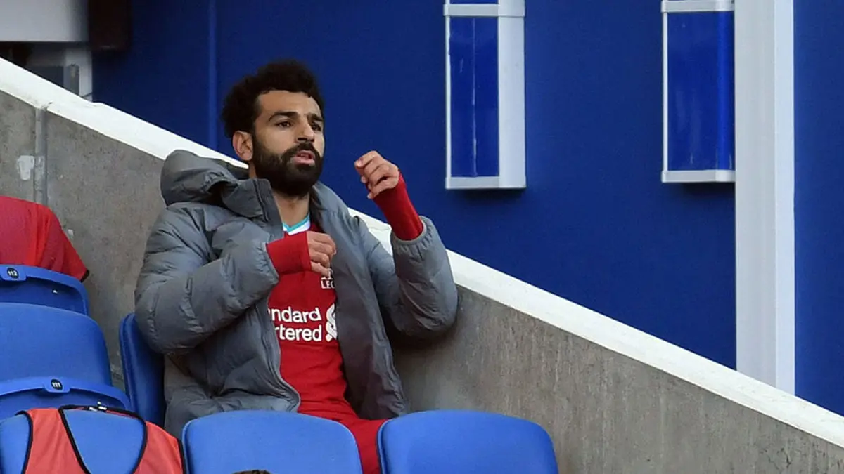 محمد صلاح يخرج غاضبا بعد استبداله في مباراة ليفربول وبرايتون (فيديو)