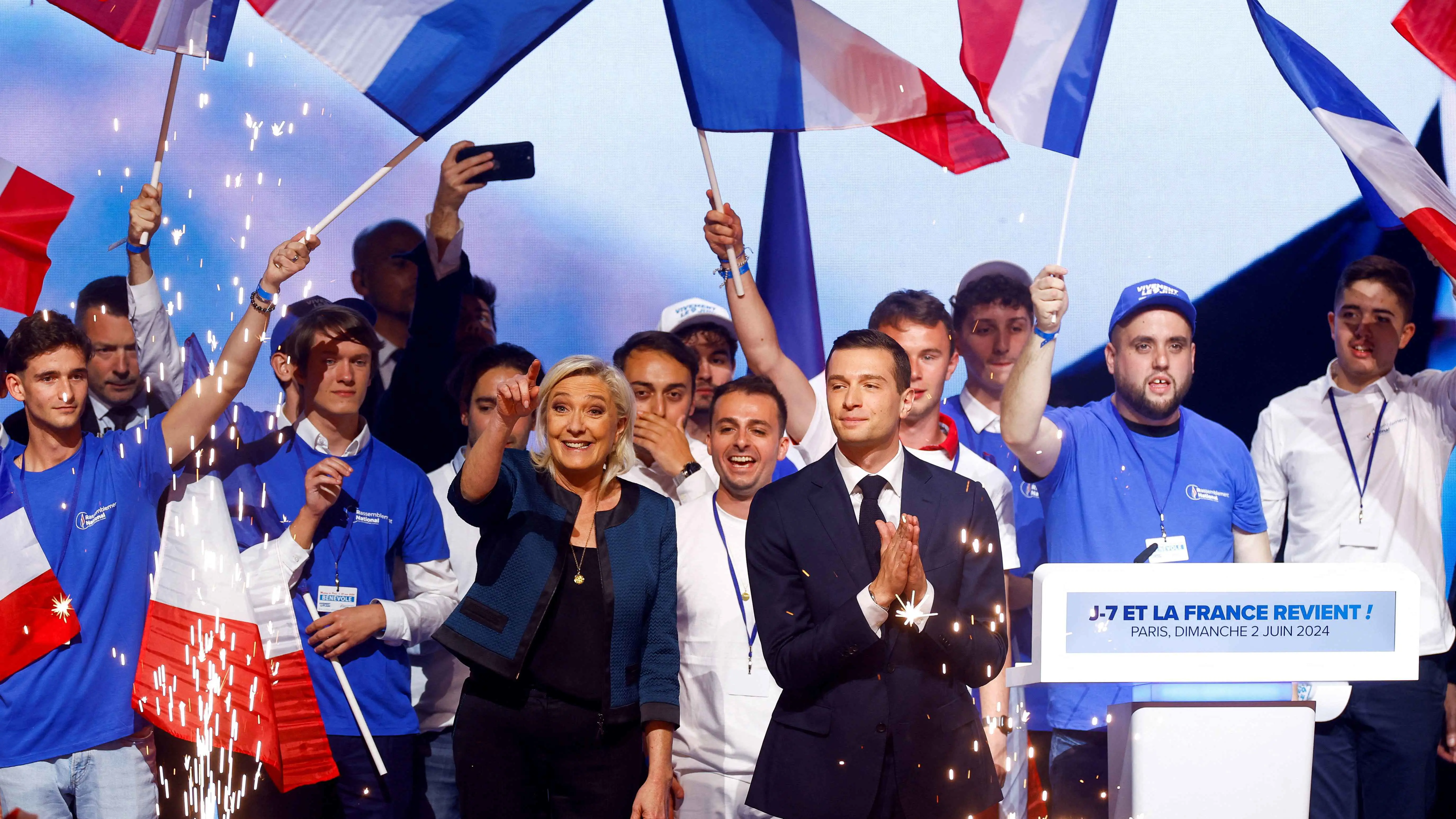 الانتخابات الفرنسية.. "انسحابات مؤلمة" قد تبدد هيمنة اليمين المتطرف