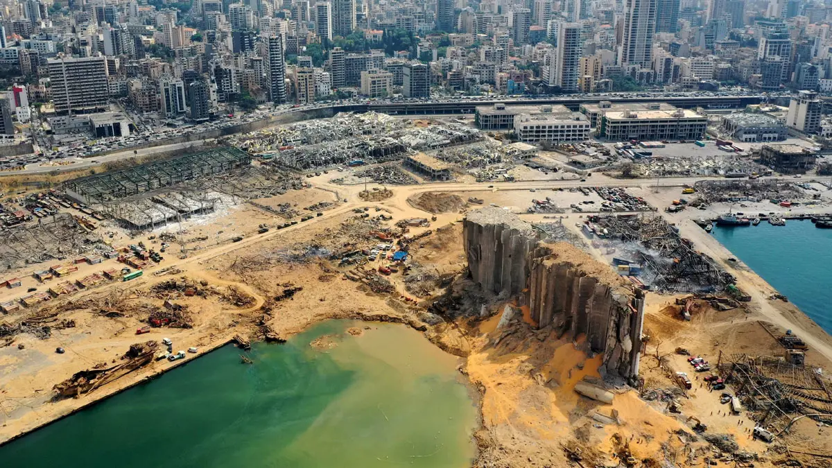 بناء على طلب القضاء اللبناني.. الإنتربول يعمم على 3 أشخاص في قضية انفجار مرفأ بيروت