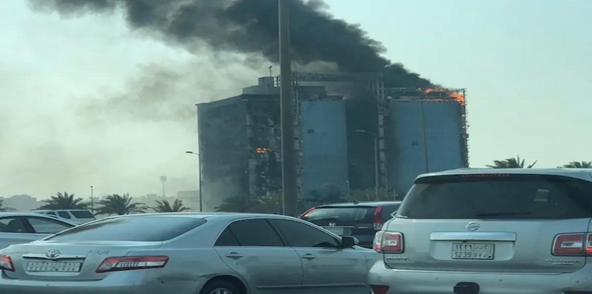 بالفيديو.. اندلاع حريق بمبنى النيابة العامة بالدمام السعودية