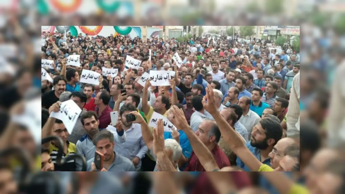 إيران.. احتجاجات غاضبة في "شهركرد" بسبب انقطاع المياه