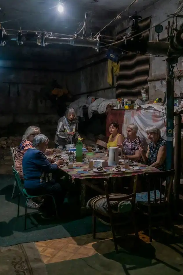 أوكرانيات يعشن تحت الأرض في خيرسون