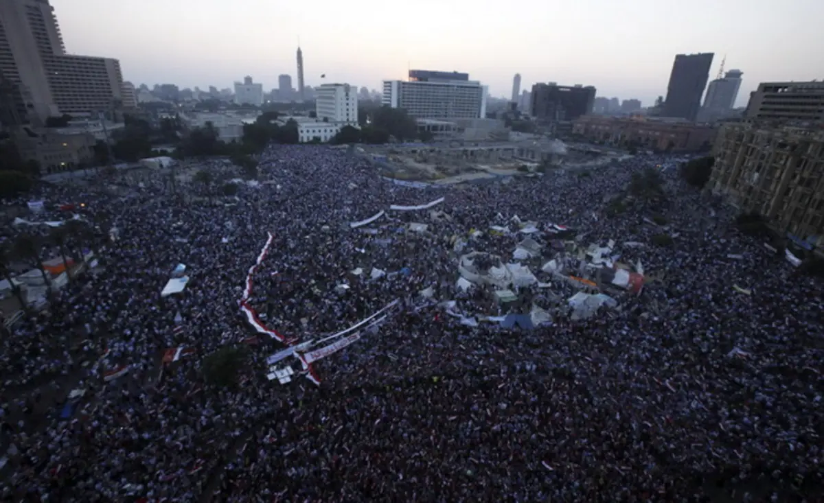 الشعب يتفرق في ميدان التحرير