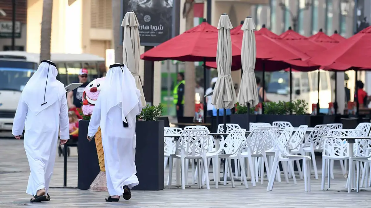 الحياة تعود لأسواق السعودية بعد أسابيع من الإغلاق بسبب كورونا (فيديو)