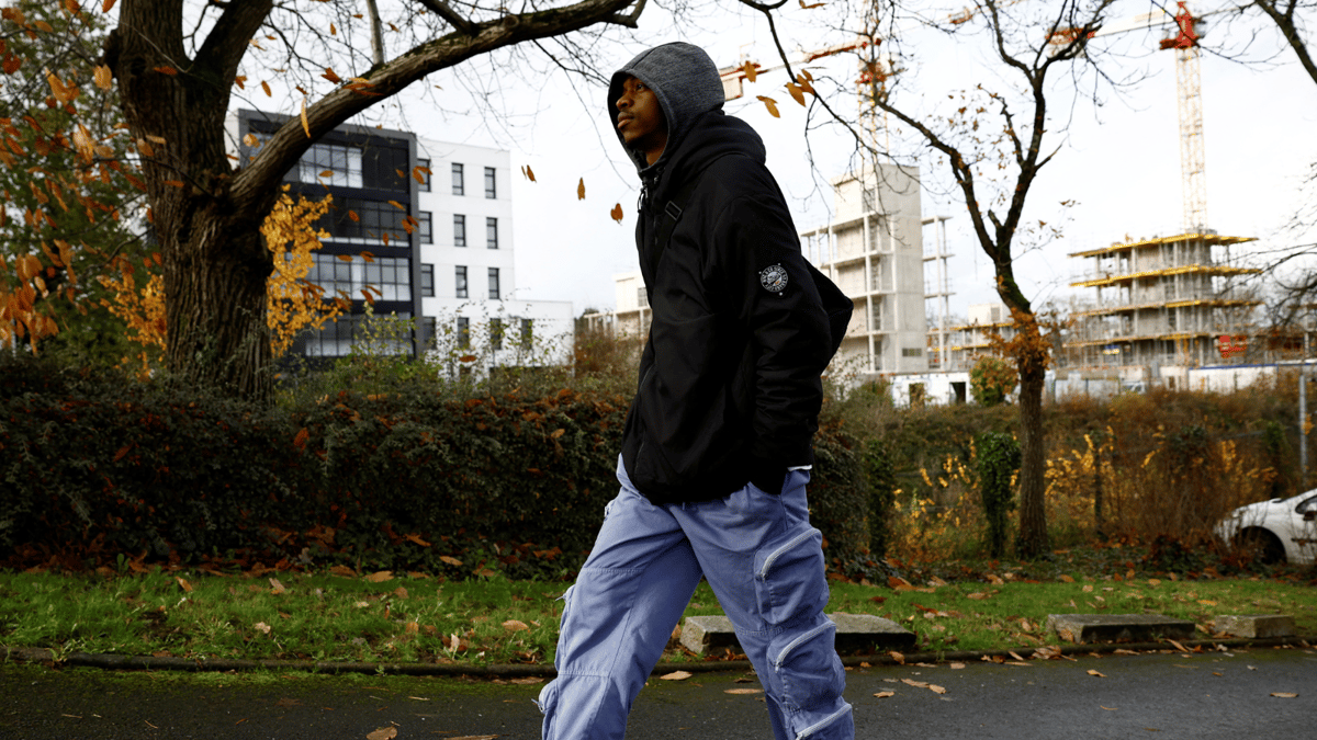 مهاجرون في شوارع باريس.. برد قارس ومستقبل مجهول
