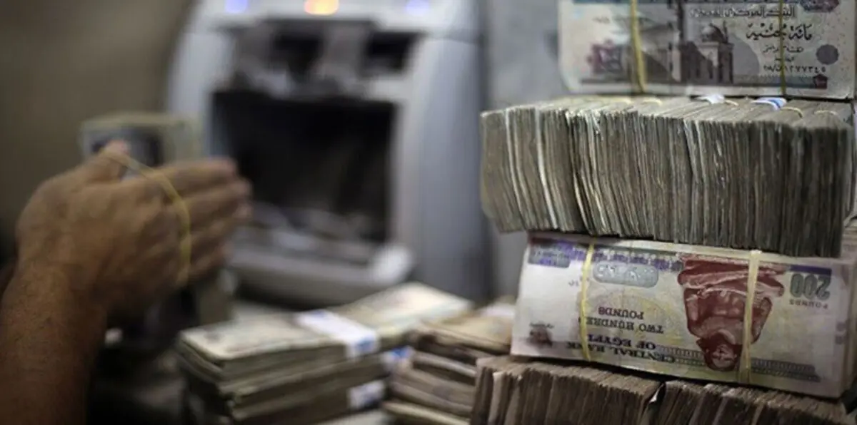 مصر تخفض سعر الدولار الجمركي