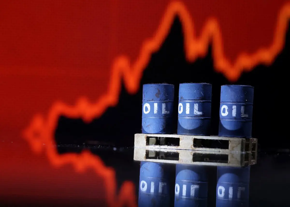 أسعار النفط تنخفض مع زيادة مخزونات الخام الأمريكية‎