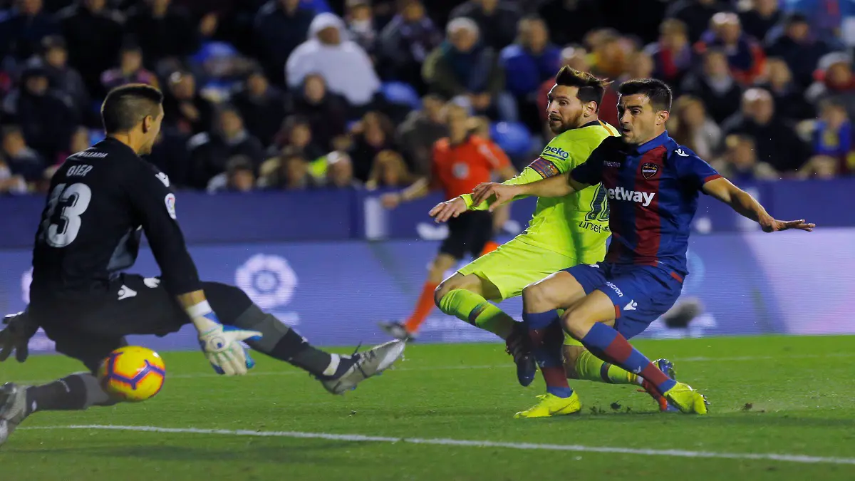 هاتريك ميسي يُزين فوز برشلونة على ليفانتي والانفراد بصدارة ترتيب الدوري الإسباني (فيديو)