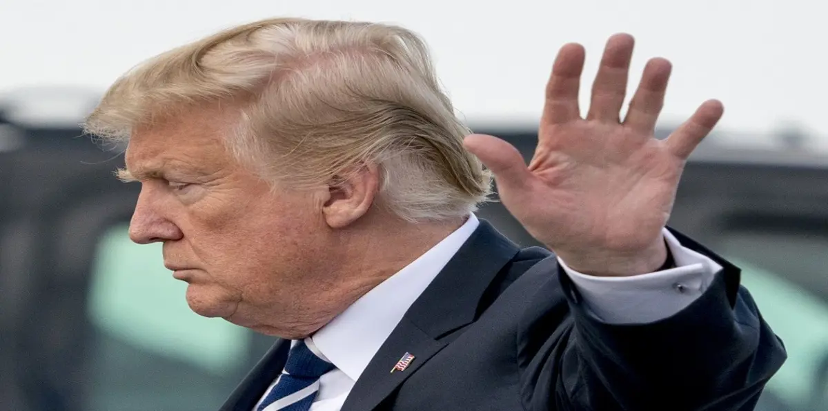 ترامب يدافع عن مدير حملته السابق مانافورت مع تداول المحلفين بشأن الحكم