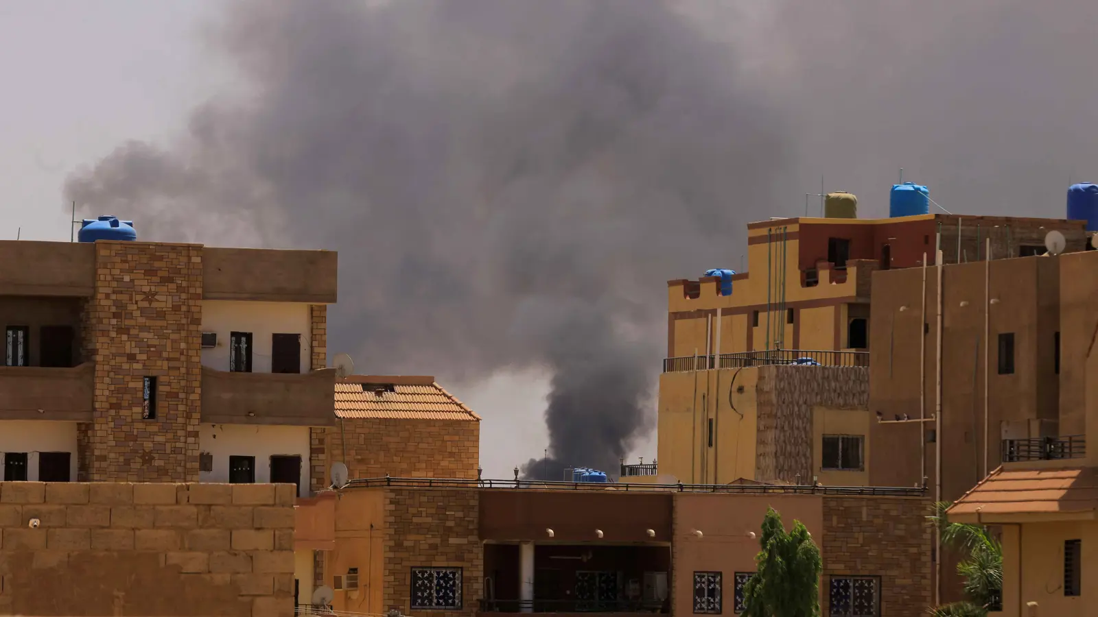 حرقاً.. مقتل وإصابة 40 شخصا إثر غارة للجيش السوداني في الخرطوم