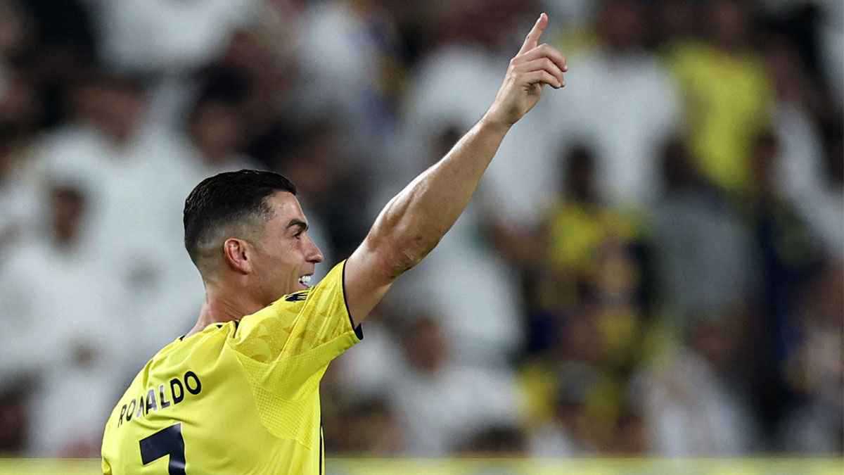 الأب الحنون والجلاد القاسي.. 4 مشاهد تكشف وجهي كريستيانو رونالدو في ليلة  واحدة | إرم نيوز
