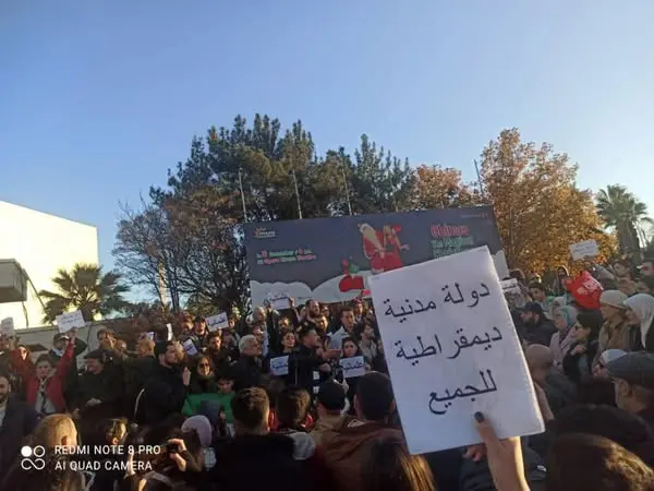 تجمع الشباب المدني في ساحة الأمويين بوسط دمشق 