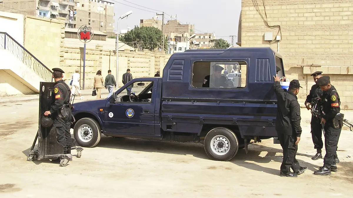 جدة مصرية تعذب حفيدها بقضيب حديدي حتى الموت