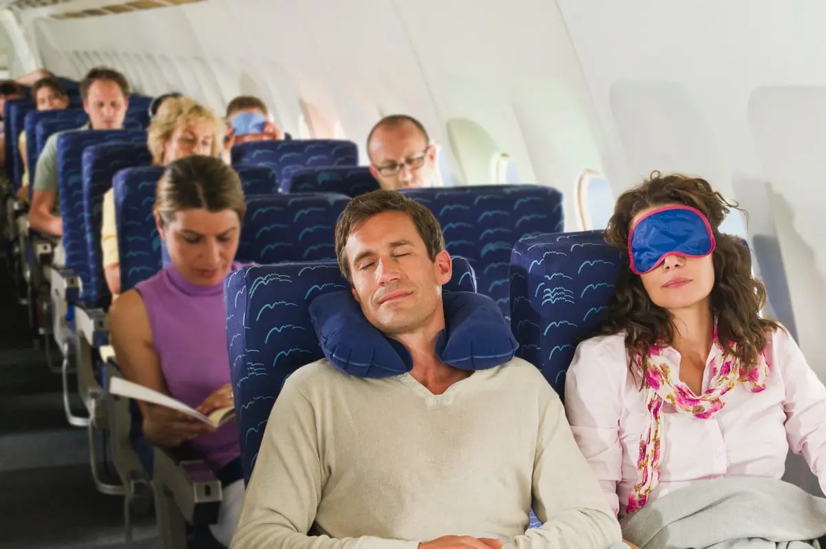 لماذا لا ينبغي عليك النوم قبل إقلاع الطائرة؟