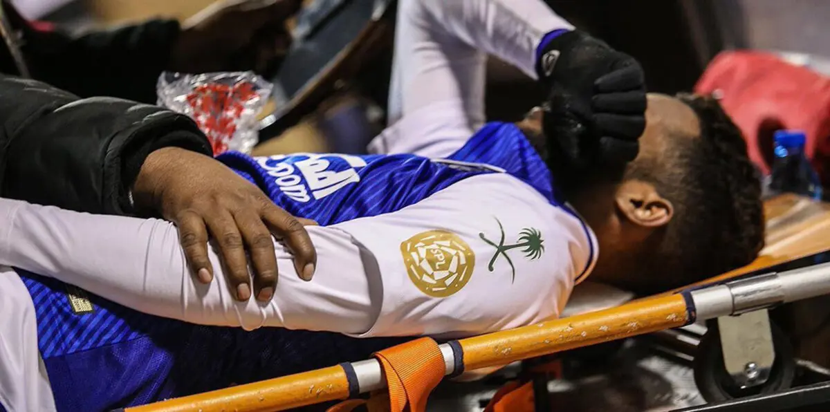 نواف العابد لاعب نادي الهلال يسافر إلى فرنسا لتحديد مدى قوة إصابته