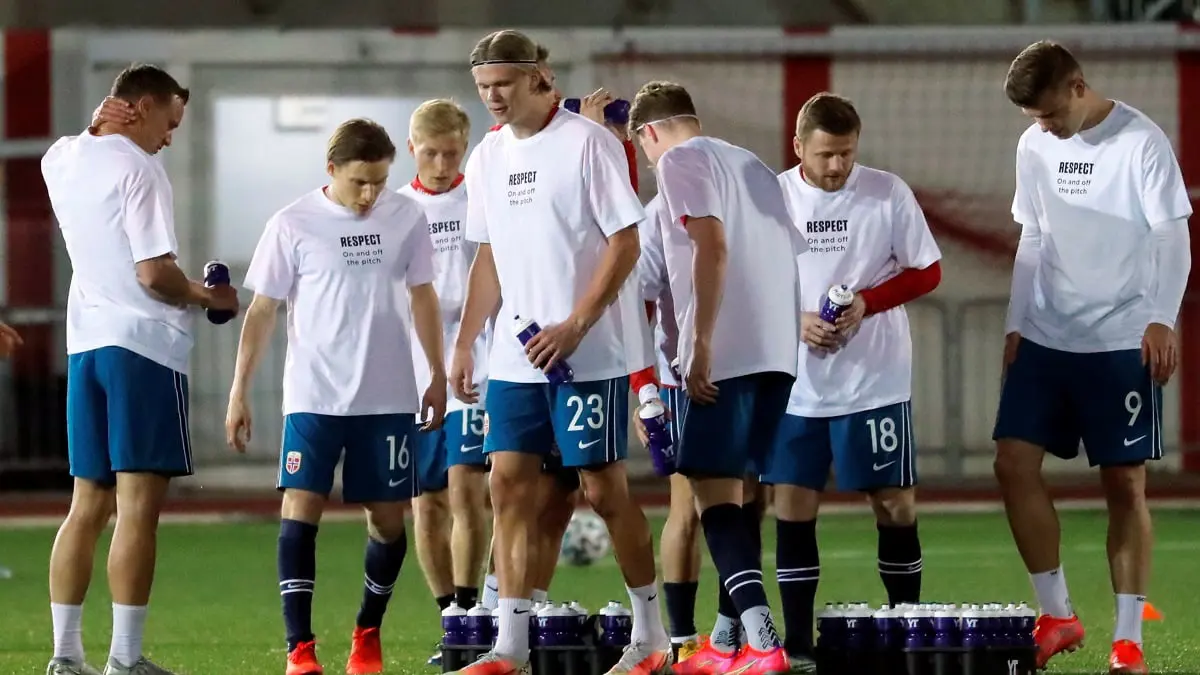 "فيفا" يرفض معاقبة منتخب النرويج بعد احتجاج لاعبيه على استضافة قطر لكأس العالم
