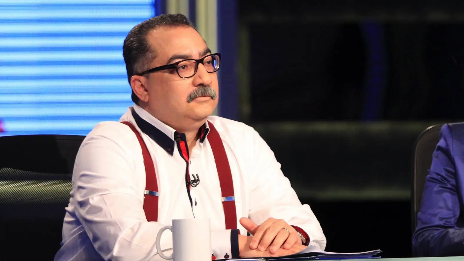 بسبب الإعلانات.. إبراهيم عيسى ينتقد أحمد حلمي (فيديو)