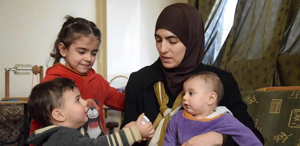 في الغوطة الشرقية.. أمريكية تعيش مع أطفالها تحت رحمة القصف