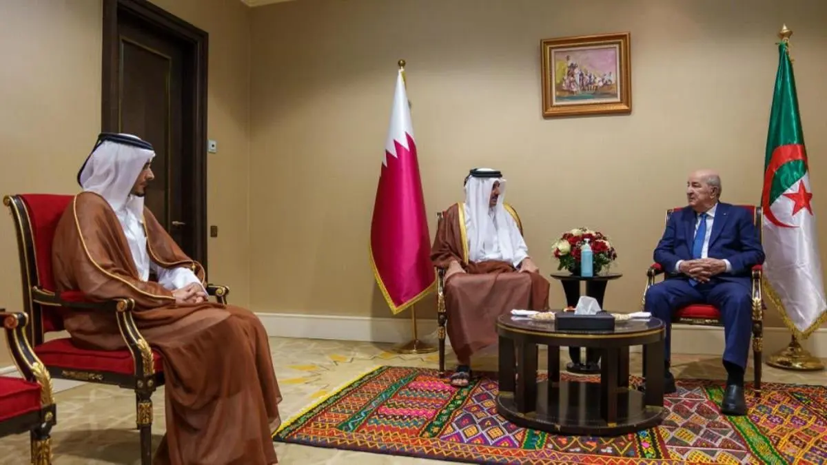 أمير قطر يلتقي الرئيس الجزائري