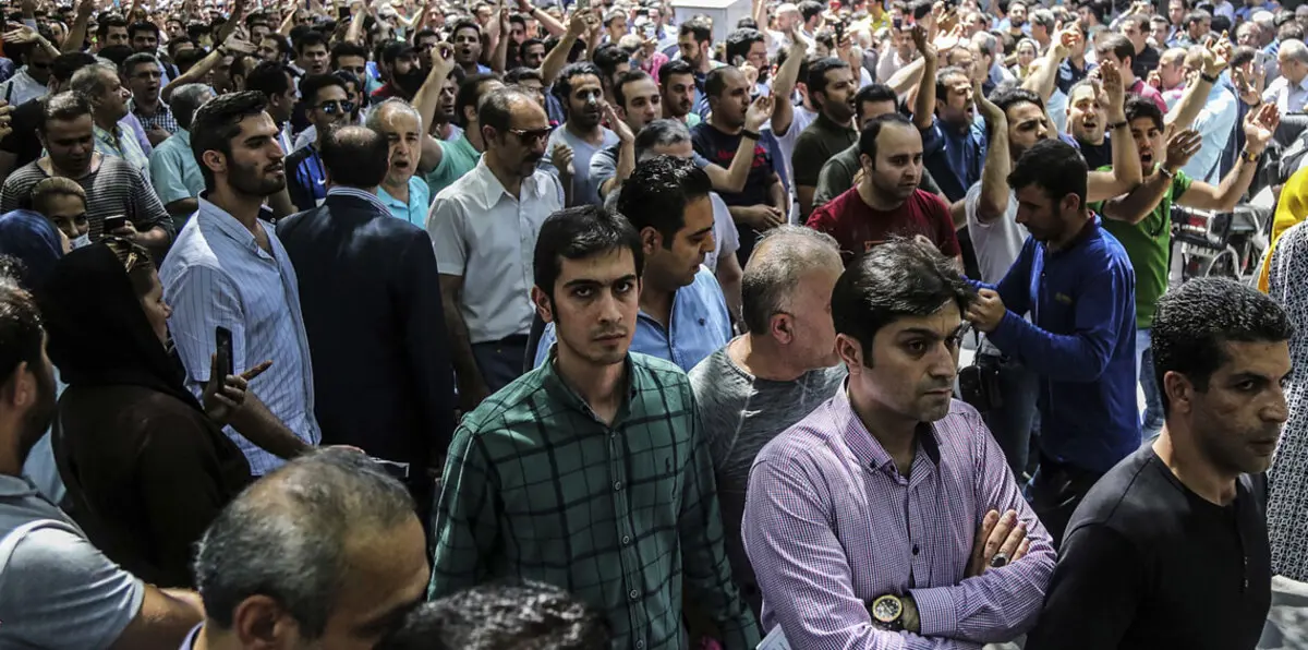مع اشتداد وطأة العقوبات الاقتصادية.. الإيرانيون يشعرون بأنهم "مساجين" داخل بلادهم‎