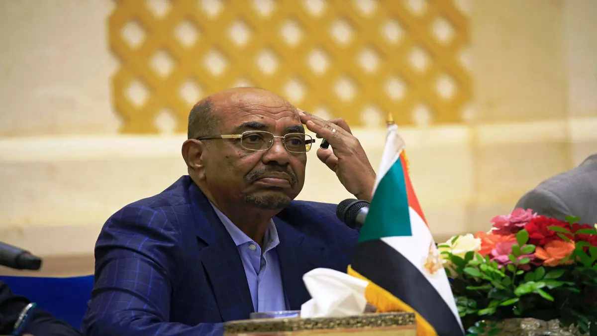 نيابة السودان تبحث تسليم البشير للجنائية الدولية