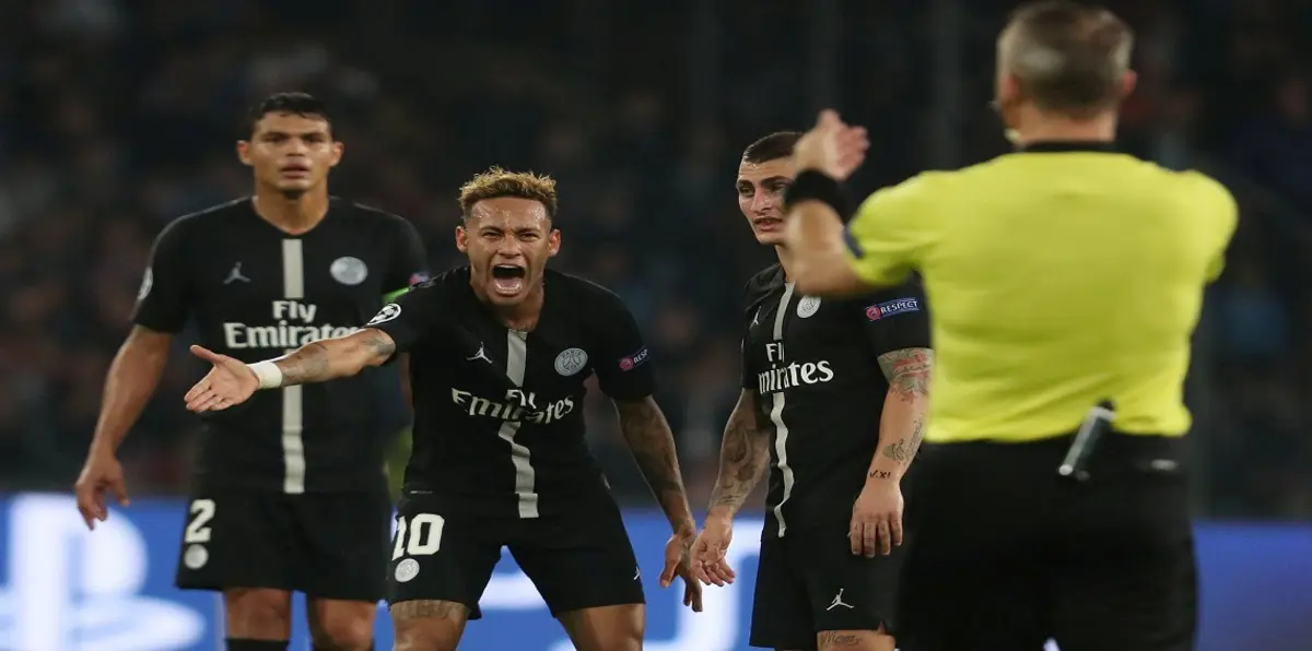 نيمار يهاجم حكم مباراة باريس سان جيرمان ونابولي في دوري أبطال أوروبا
