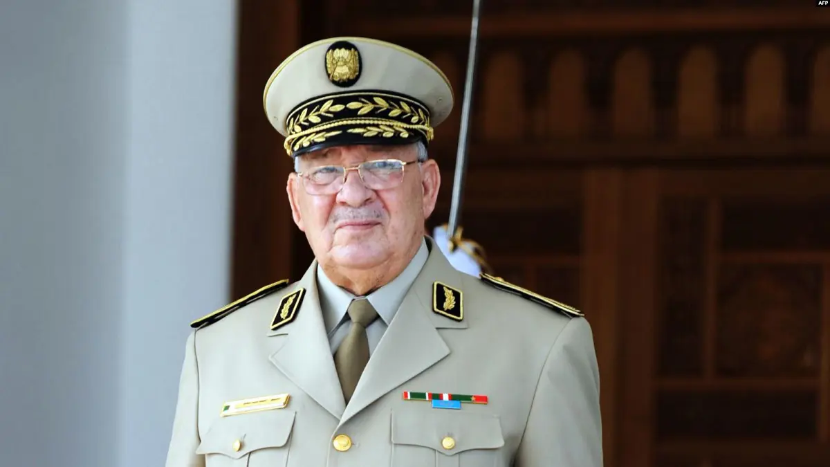 قائد الجيش الجزائري: نرفض التدخل الخارجي في الأزمة السياسية