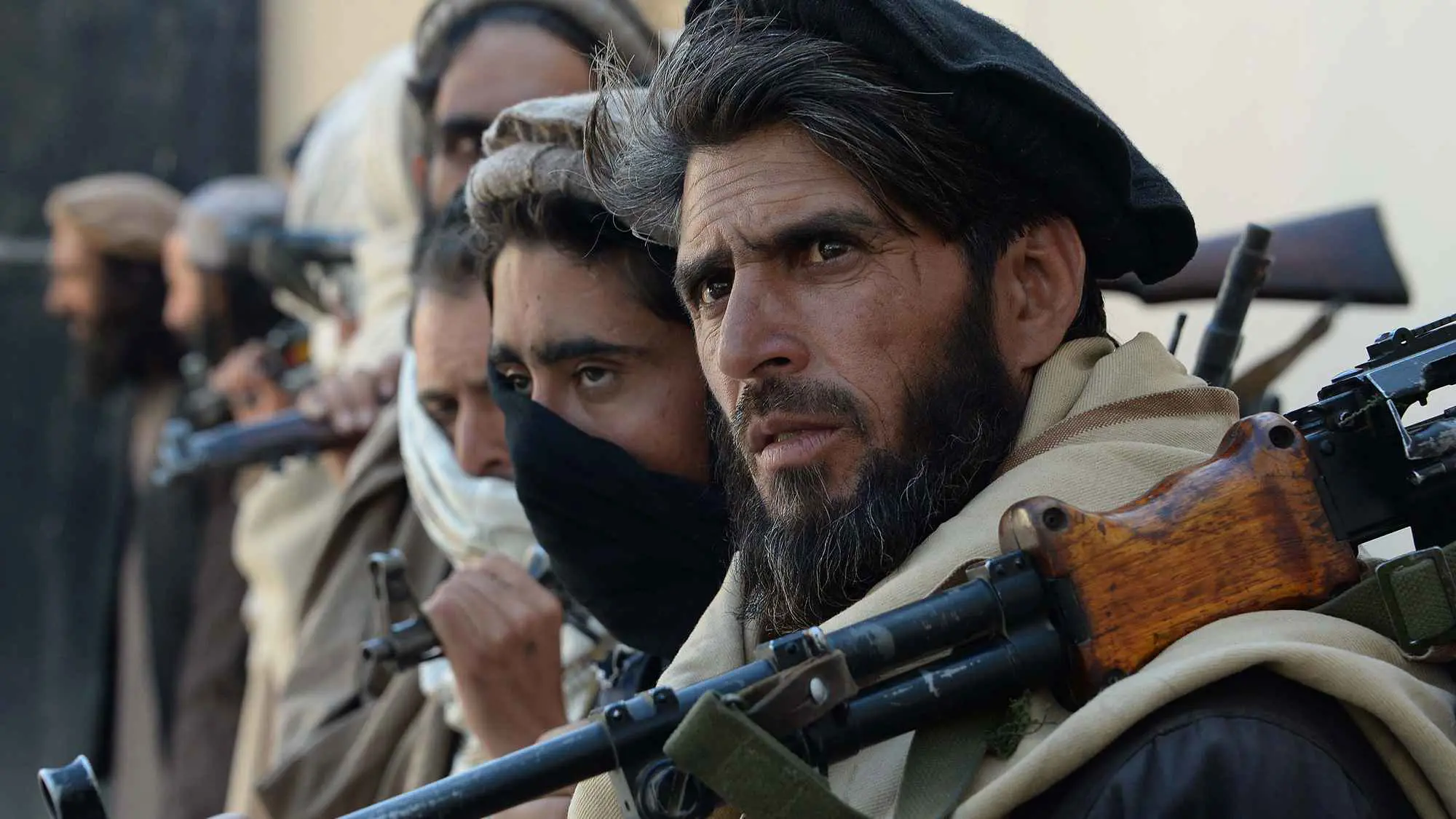 "تجاوز حدوده".. طالبان تطرد دبلوماسياً إيرانياً من أفغانستان