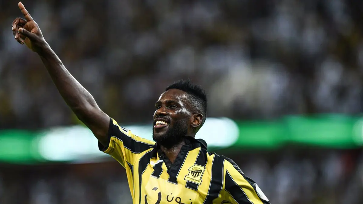 عبدالعزيز البيشي يلمح إلى تعرضه للظلم بعد استبعاده من مباراة الاتحاد ضد الهلال (صورة)