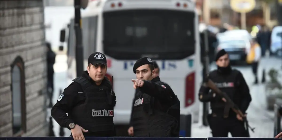تركيا تعتقل 15 إيرانيًا تظاهروا في اسطنبول لدعم الاحتجاجات الشعبية