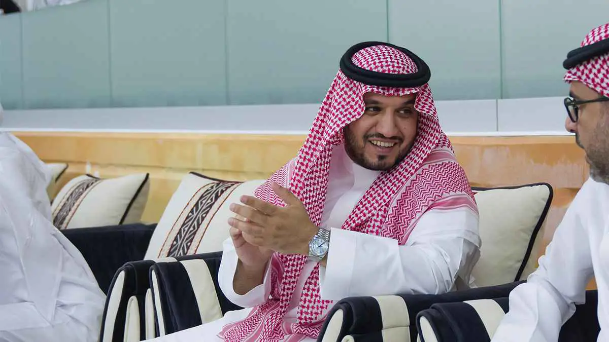 لماذا اعتذر رئيس نادي النصر السعودي لفهد سندي؟