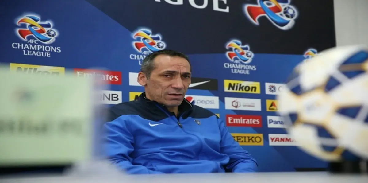مصدر يكشف حقيقة إقالة مدرب الهلال السعودي