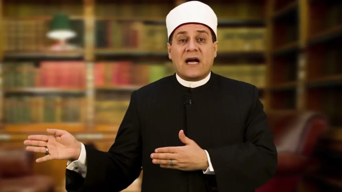 داعية مصري يهاجم الفنان محمد عطية بعد حديثه عن المساكنة قبل الزواج
