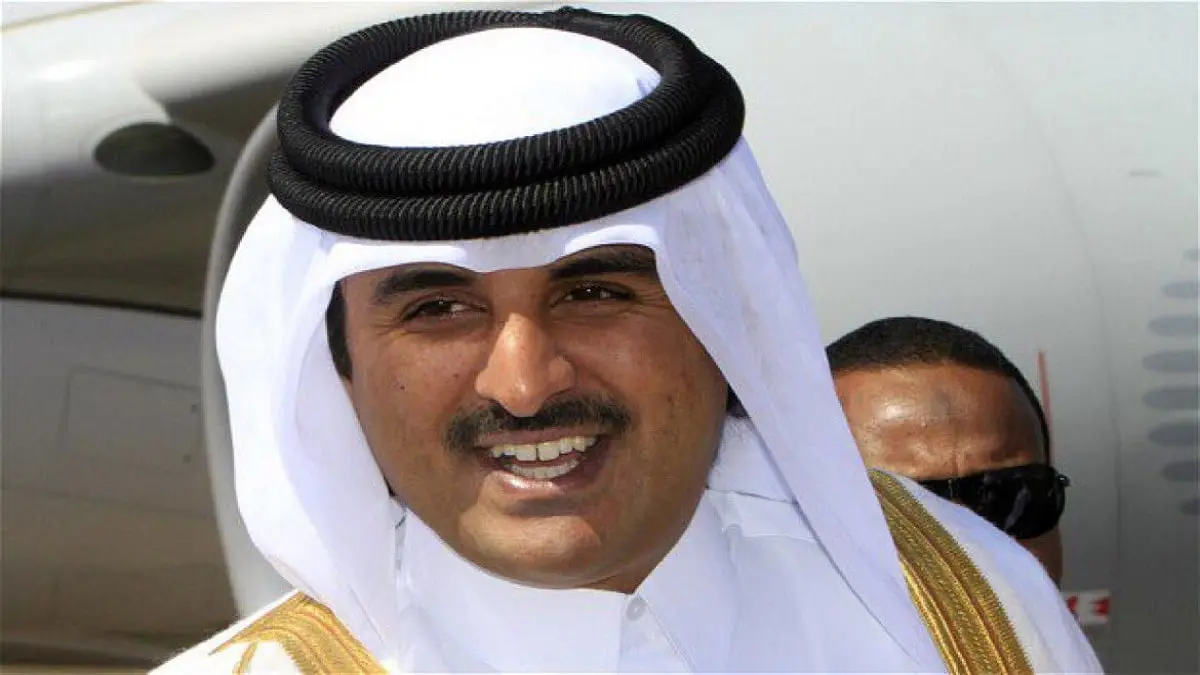 أمير قطر يمنح "الوجبة" للسفير الإيراني