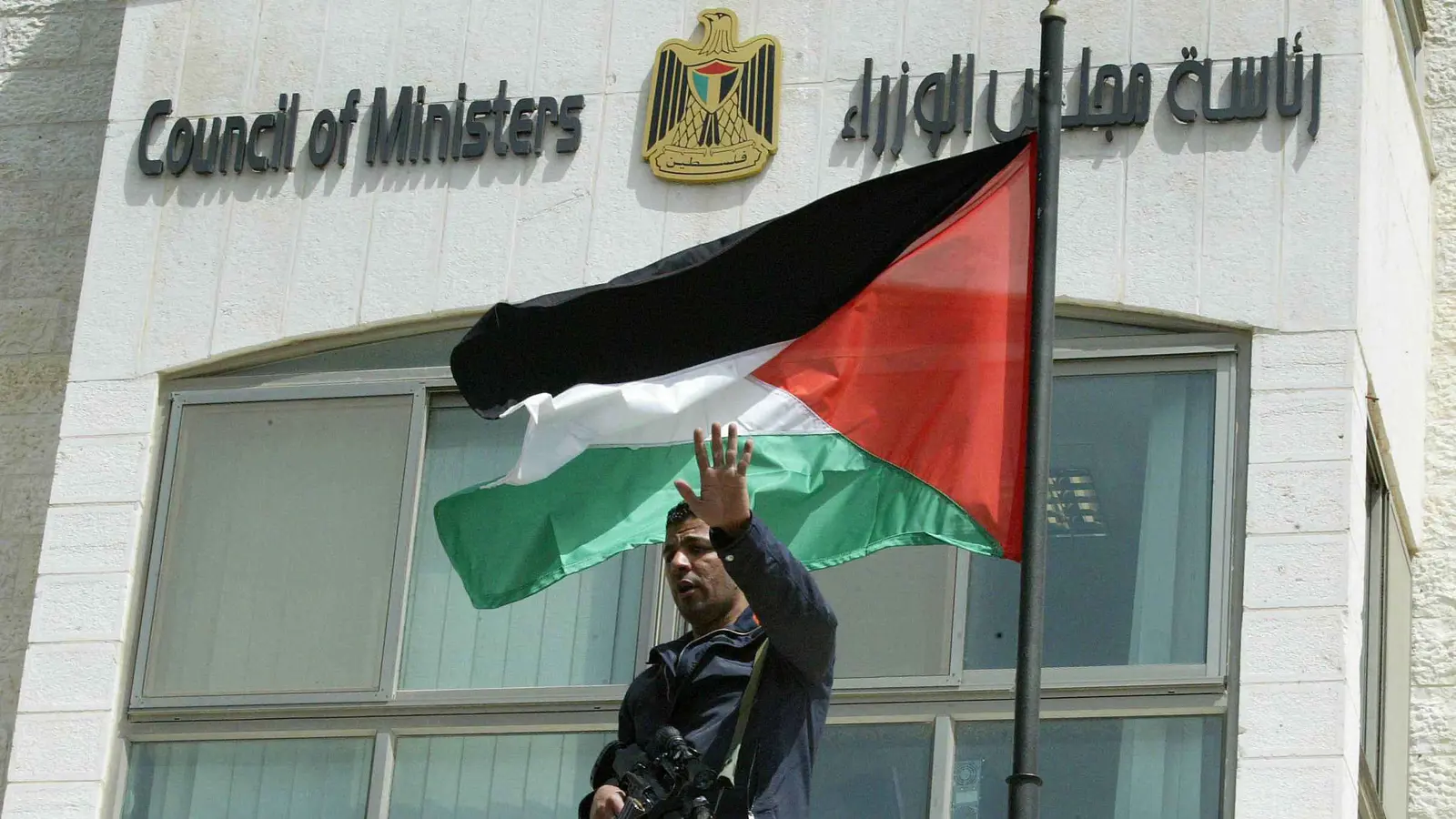 "يعمق الانقسام".. حماس تعلق على استحداث منصب نائب الرئيس في السلطة