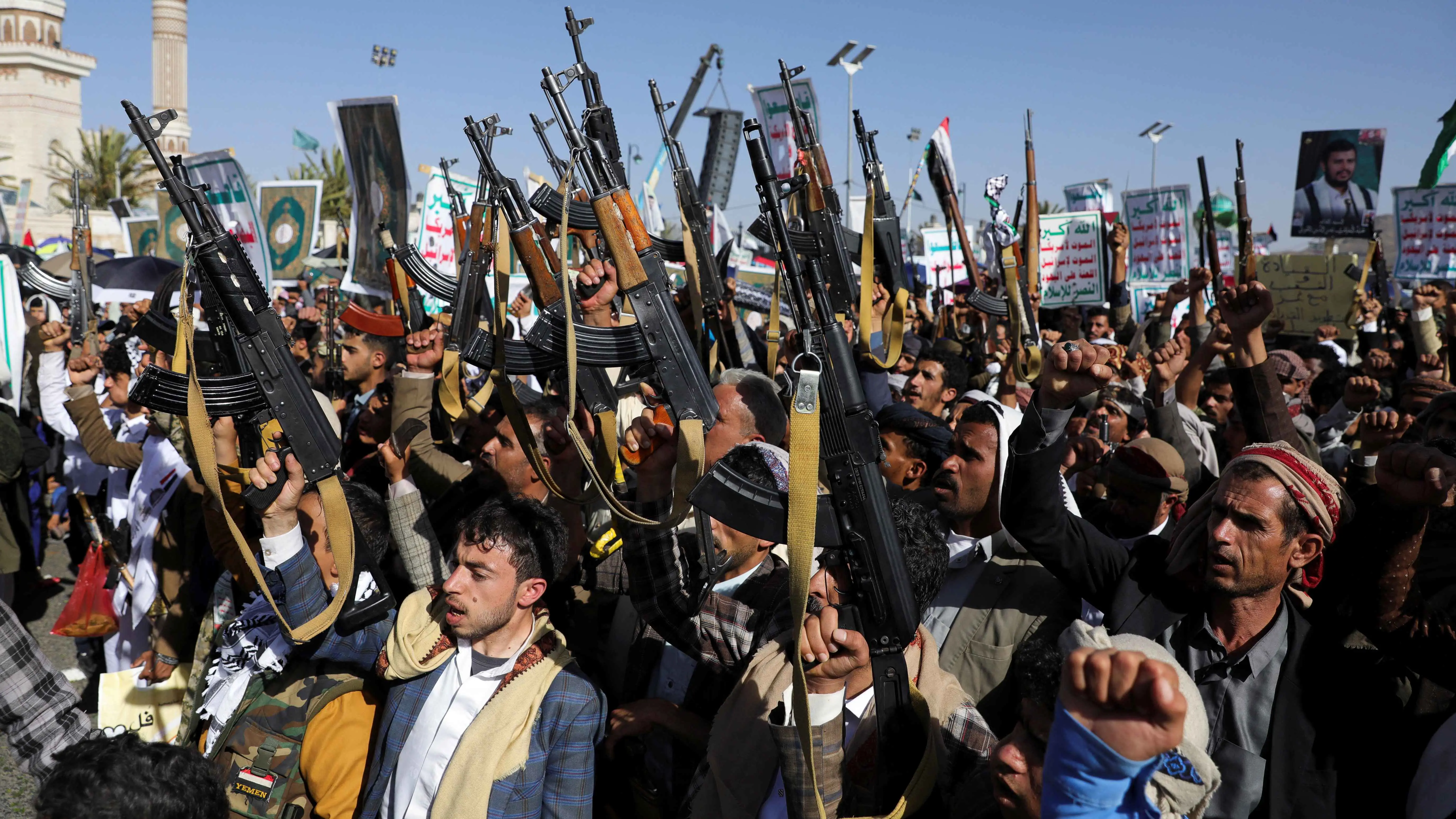 لتحقيق "مكاسب" والتهرب من الإخفاقات.. ميليشيا الحوثي تستبق المفاوضات بالتصعيد العسكري