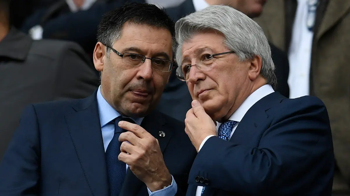 بعد صفقة سواريز.. رئيس أتلتيكو مدريد يدافع عن بارتوميو ويصفه بـ"العظيم"