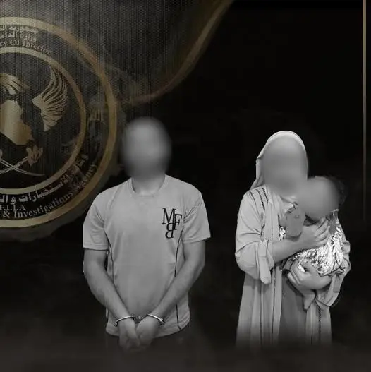 الأبوان المتهمان مع الطفلة الضحية