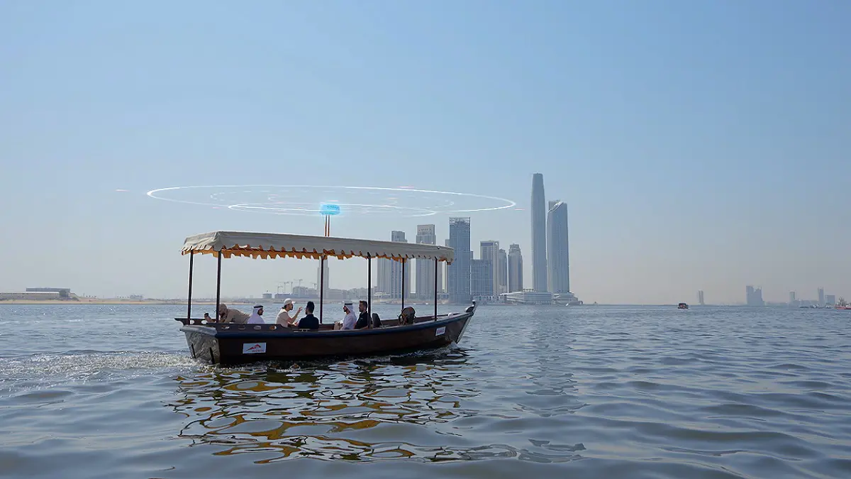 الإمارات تدشن أول قارب نقل كهربائي ذاتي القيادة