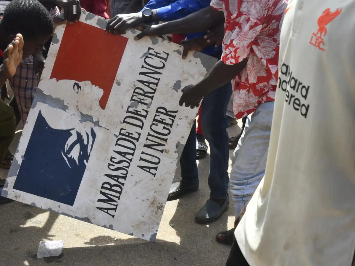 "القواعد الفرنسية".. عنوان أزمة جديدة بين النيجر وبنين