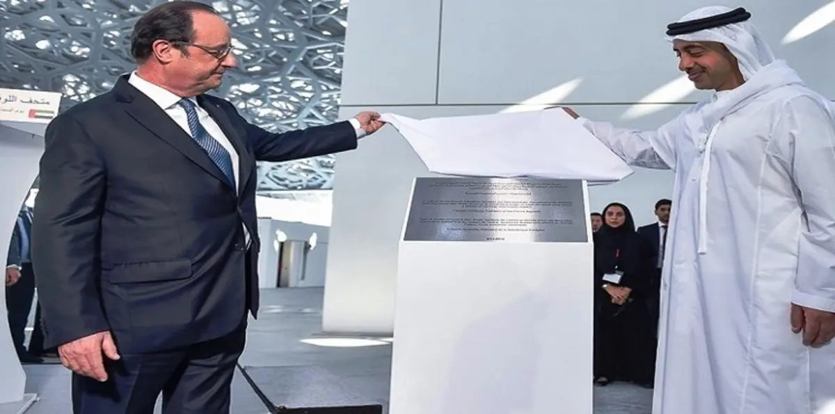 الشيخ عبدالله بن زايد والرئيس الفرنسي يزوران متحف اللوفر في أبوظبي (صور وفيديو)