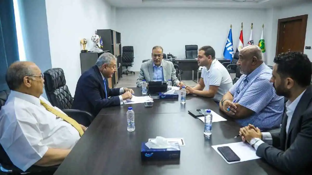 جانب من اجتماع مسؤولي الزمالك مع الاتحاد المصري