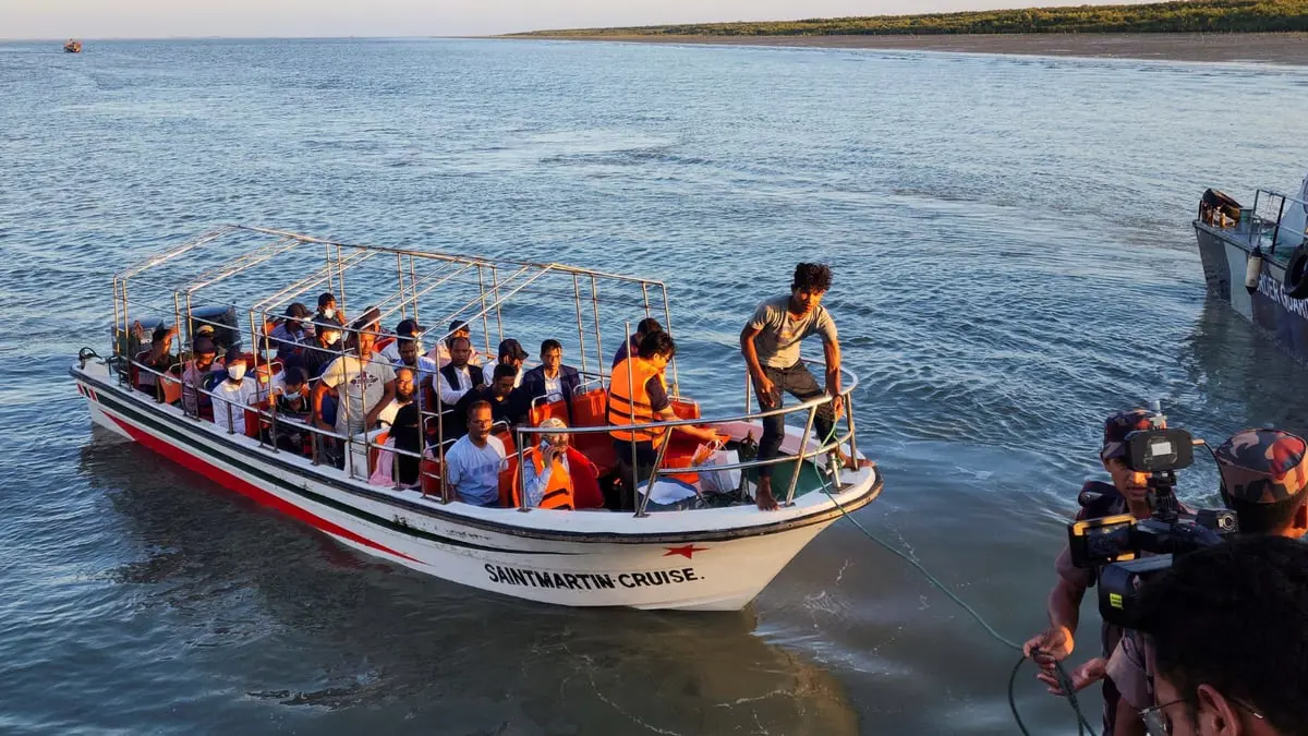 إندونيسيا تراقب قاربًا للاجئي الروهينغا قبالة سواحلها
